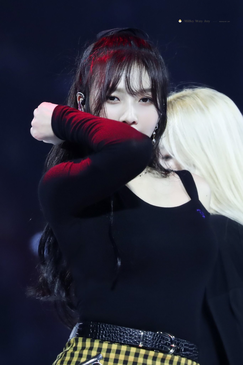 앞머리 내린 큐티섹시 체크 조이.jpgif | 인스티즈