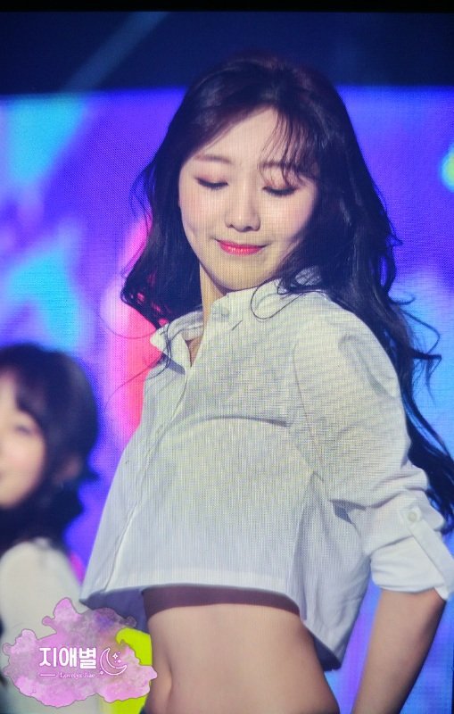 기존 이미지랑 큰 차이를 보인 오늘자 러블리즈 수정이.jpg | 인스티즈