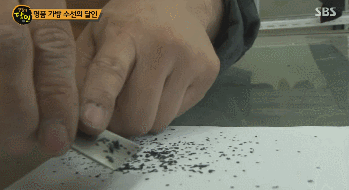벽에 쓸린 샤넬백 살리기.gif | 인스티즈