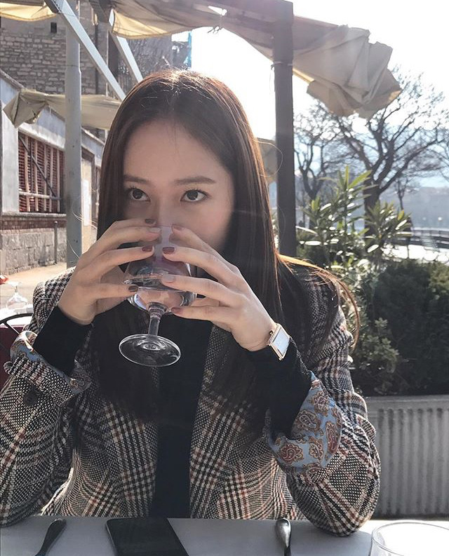 이탈리아에서 물 마시는 크리스탈 | 인스티즈
