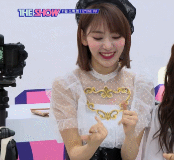 아이즈원) 더쇼도르 수상기념 움짤.gif | 인스티즈