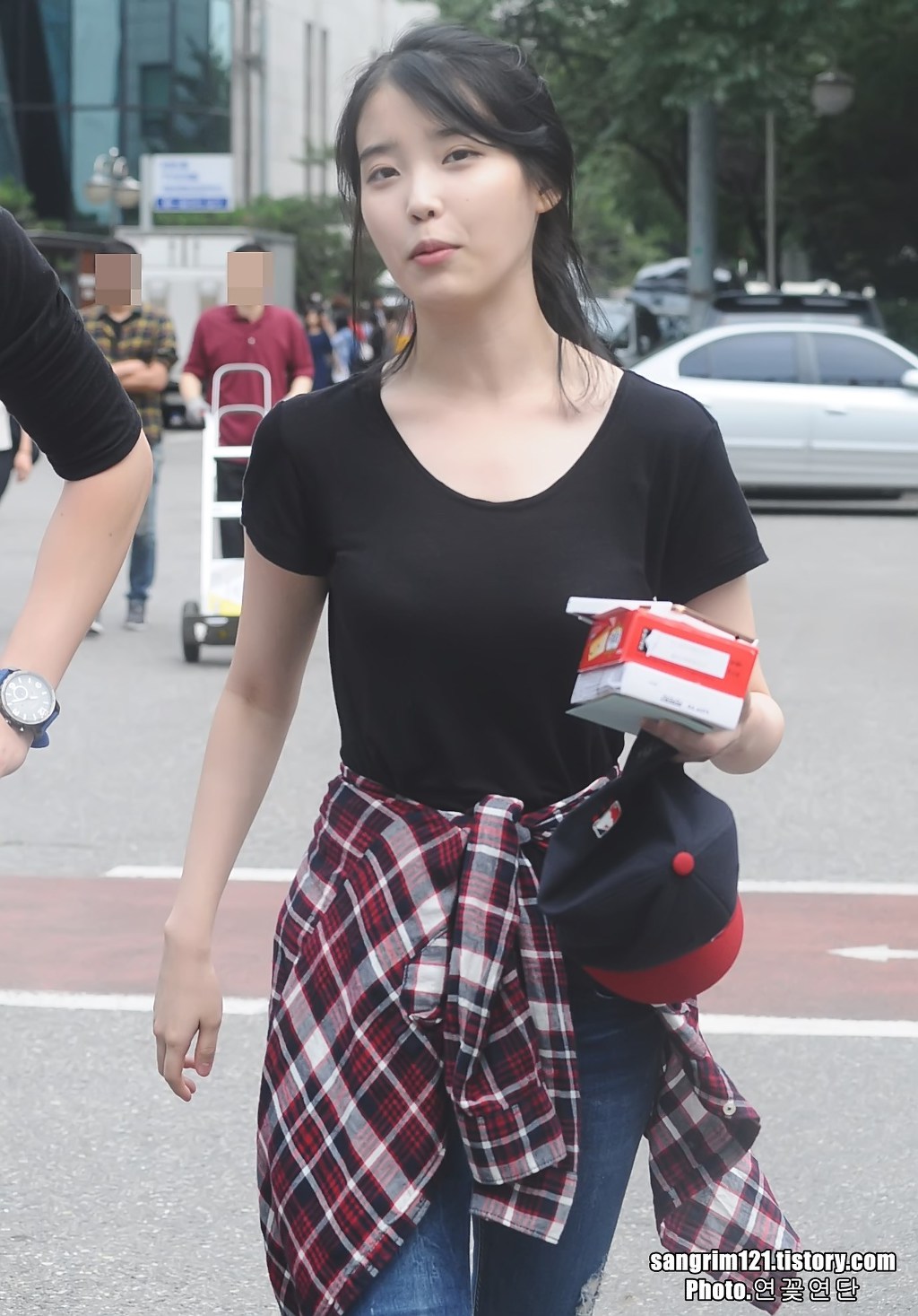 아이유 출근길 | 인스티즈