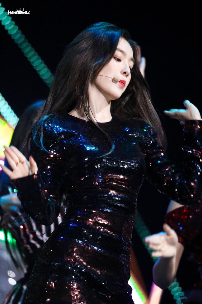 시상식에서 미모 폭격하고 다니는 아이린.jpg | 인스티즈