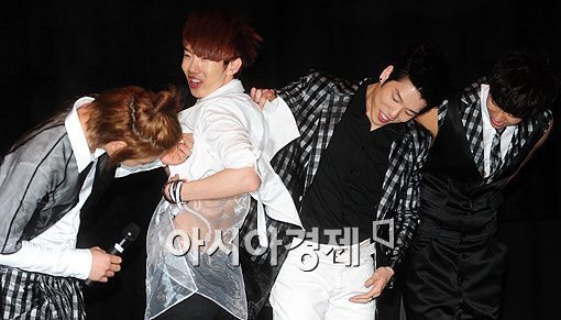 정말 돈받고 일하는 코디가 맞나싶을정도로 역대급 JYP코디모음 | 인스티즈