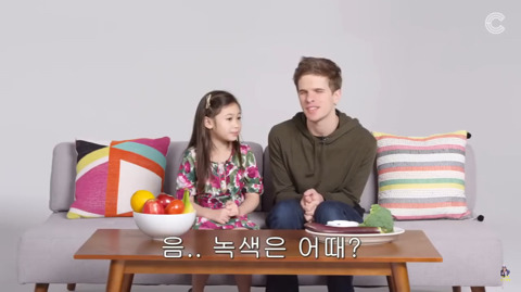 시각장애인에게 색깔을 설명하는 아이들 | 인스티즈