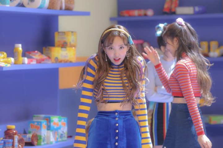 트와이스 하트셰이커 뮤비촬영장 사진 난사하는 네이버 스타캐스트 | 인스티즈