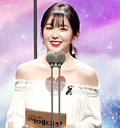 매년 연말 시상식에서 미모 폭발하는 아이린.jpgif | 인스티즈