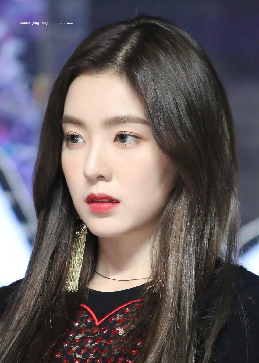 시상식에서 미모 폭격하고 다니는 아이린.jpg | 인스티즈