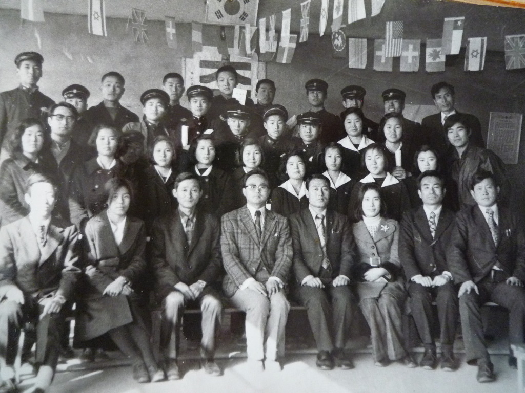 제12회 졸업생들... - ┃　│☆동문사진방┃ - 청영고등공민학교 제12회 졸업생들...